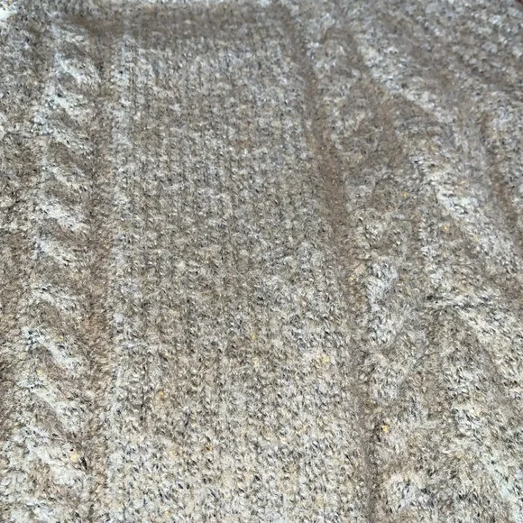 Tan/gray cropped sweater. Size small. Universal Threads - Picture 5 of 5